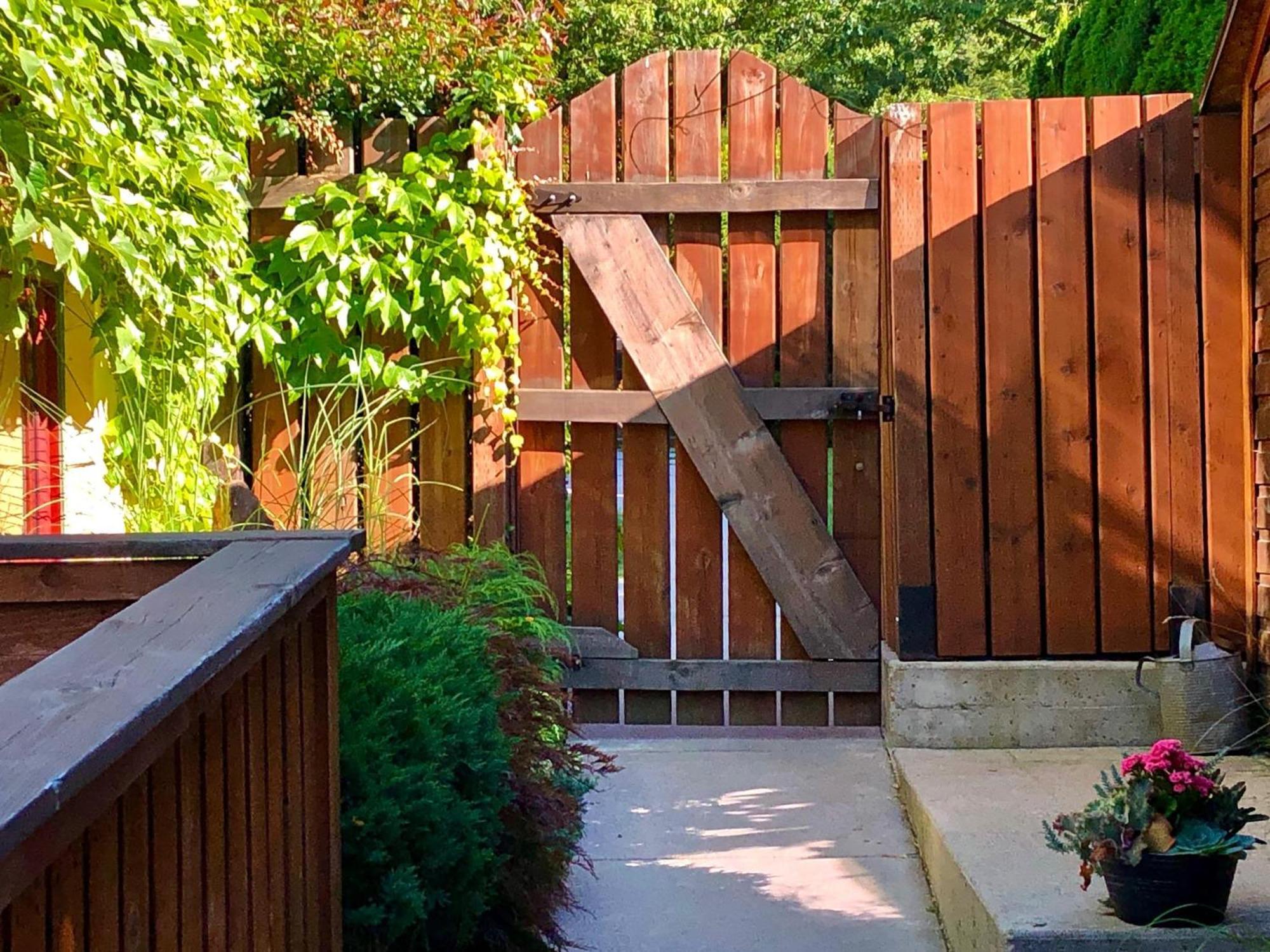 Mistisos Place Vacation Rentals Nelson Exterior photo
